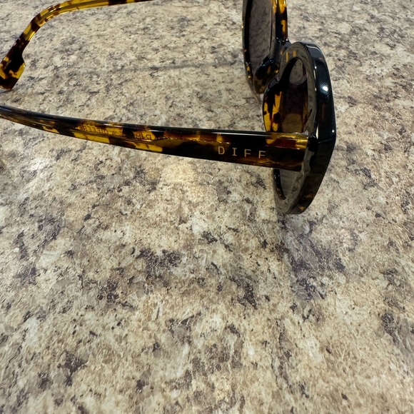 DIFF eyewear Emmy tortoise sunglasses - Picture 6 of 7